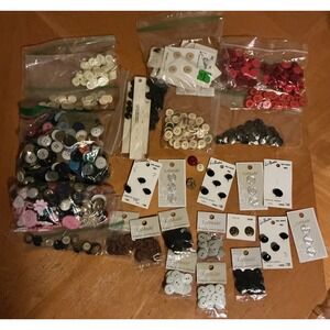 2 Pounds Of Buttons,‎ Variety Of Sizes And Colors.  Vintage And Carded